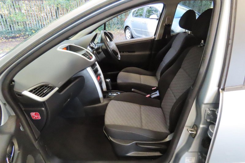 PEUGEOT 207