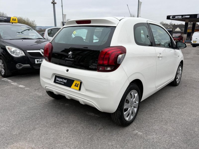 PEUGEOT 108