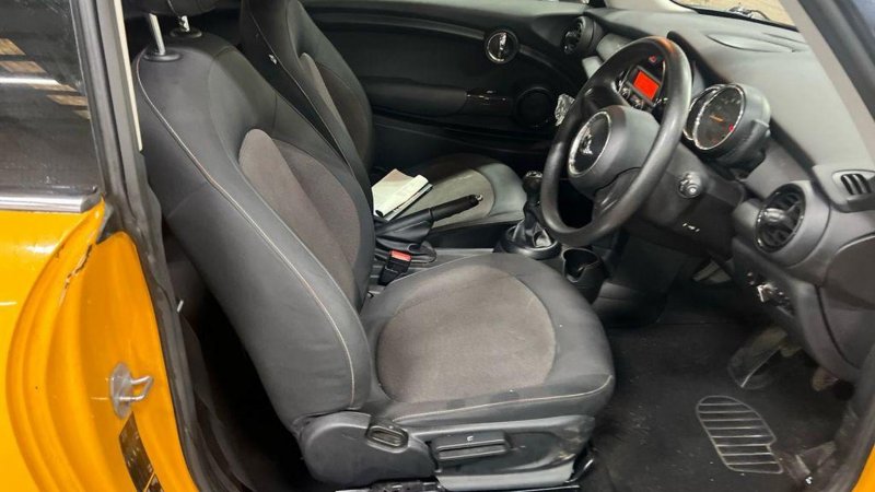 MINI HATCH