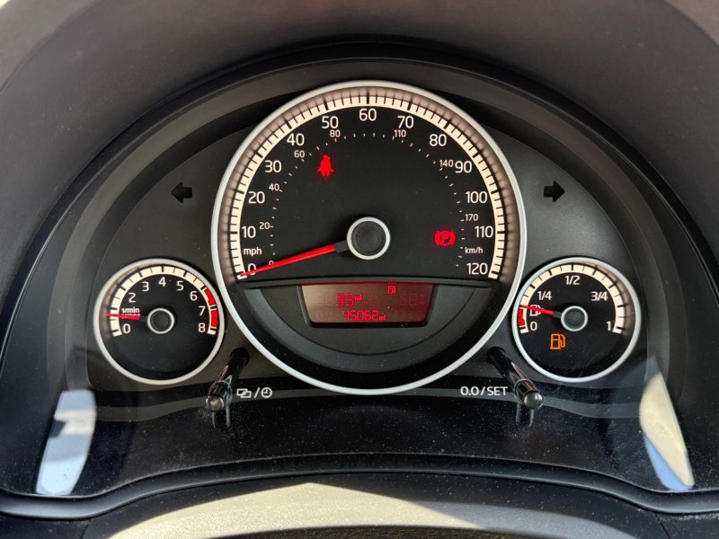 VOLKSWAGEN UP